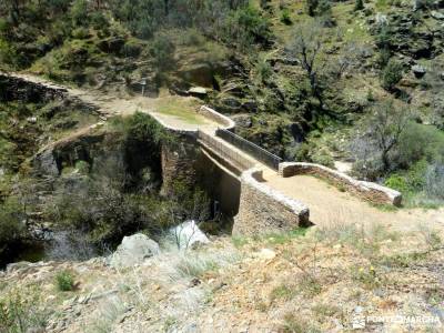 Cascadas del Aljibe - Arquitectura Negra;9 de noviembre emperador carlos v excursiones cerca de madr